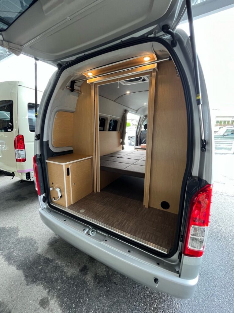 荷室仕切り壁仕様 京都納車♪｜ハイエースカスタム専門店ノニデルの
